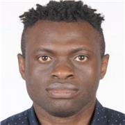 Professeur de français langue étrangère donne des cours de français aux étrangers
